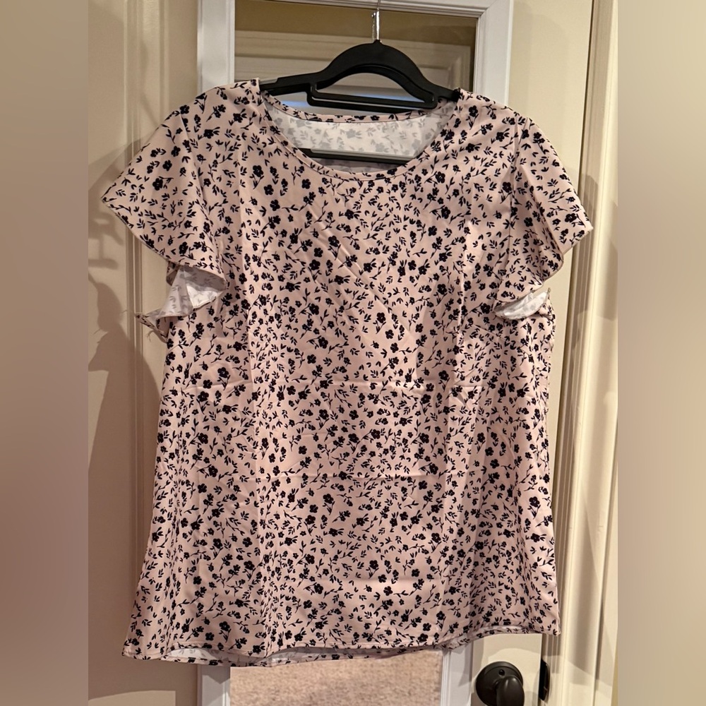 ✨ Neutral Tan Floral Blouse – Size 14/16 ✨
